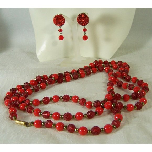 Vintage Jewelry Set Ruby Red Berry Necklace and Earrings - Picture 3 of 7